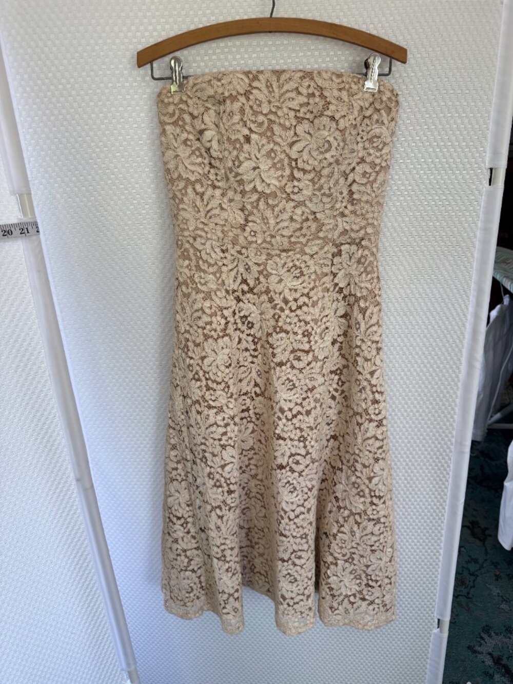 CARMEN MARC VALVO SIGNATURE STRAPLESS FLARED LACE DRESS SIZE 6